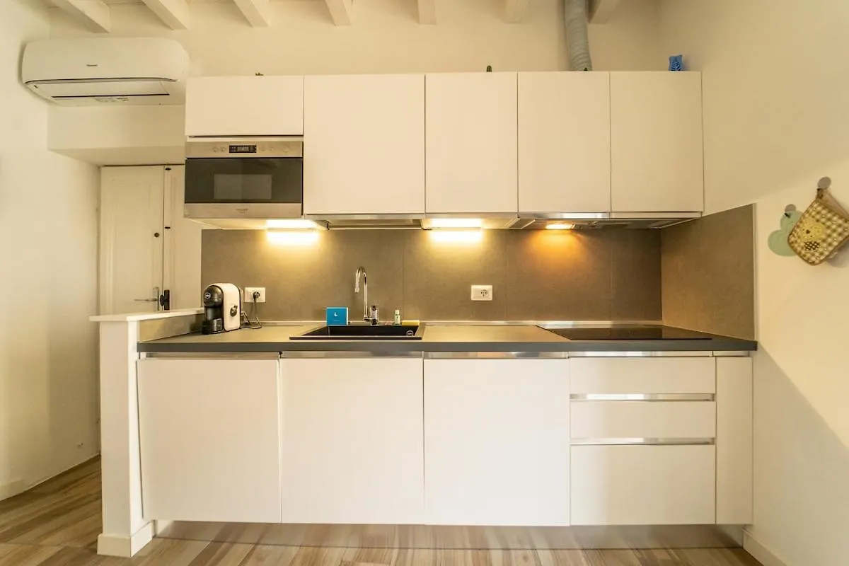 Lovely Apartment In The Walled City With Wifi E Ac 코모