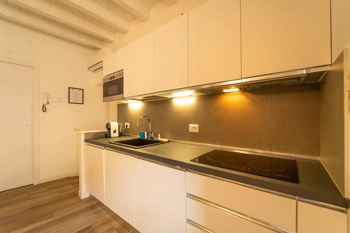 Lovely Apartment In The Walled City With Wifi E Ac 코모 0*,  이탈리아